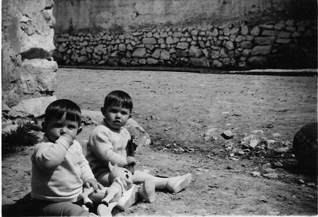 Dos bebÃ©s. Torralba de los Sisones.