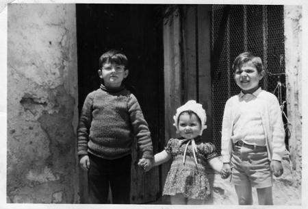 Retrato de tres niÃ±os. Torralba de los Sisones.