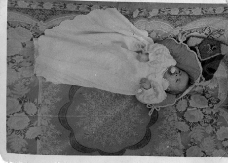 Retrato de un bebÃ©. Torralba de los Sisones.