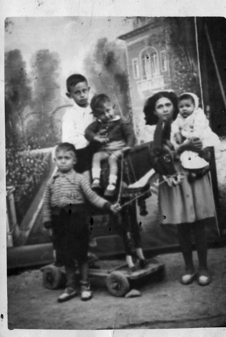 Retrato de un grupo de niÃ±os. Torralba de los Sisones.