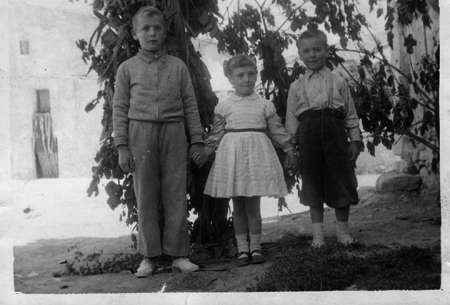 NiÃ±os de la mano. Torralba de los Sisones