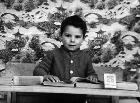 NiÃ±o con libros. Torralba de los Sisones