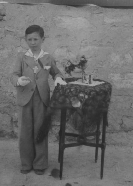 NiÃ±o de comuniÃ³n. Torralba de los Sisones.