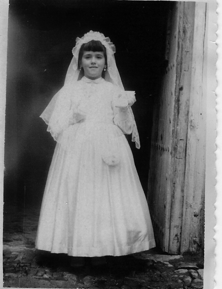 NiÃ±a de comuniÃ³n. Torralba de los Sisones.