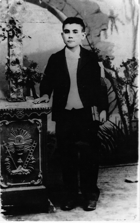 Retrato de niÃ±o de comuniÃ³n. Torralba de los Sisones.