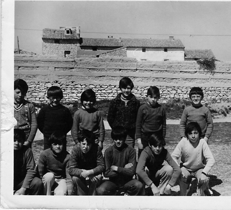 Grupo escolar de niÃ±os de Torralba de los Sisones.