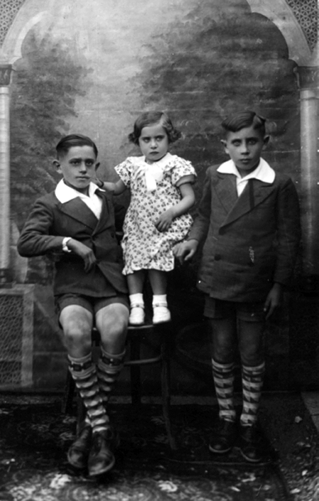 Retrato de tres hermanos. Torremocha.