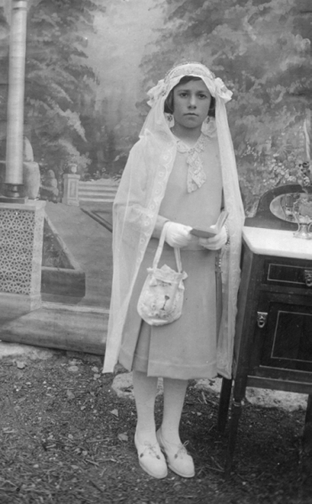 NiÃ±a en el dÃ­a de su Primera ComuniÃ³n. Torremocha.