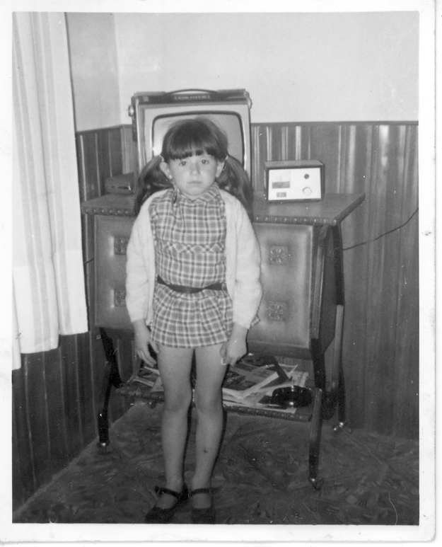 NiÃ±a en la tele. BaÃ±Ã³n.