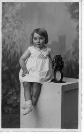 Foto de niÃ±a en estudio. BaÃ±Ã³n.