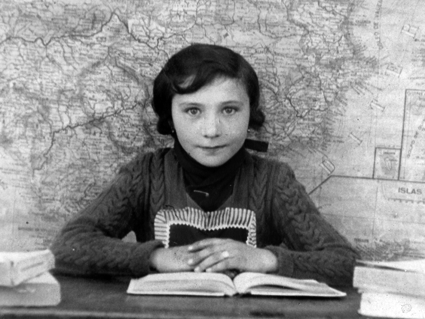 NiÃ±a en la escuela. Bello