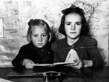 NiÃ±as en la escuela. Bello