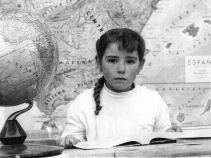 NiÃ±a en la escuela. Bello