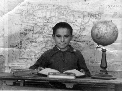 NiÃ±o en la escuela. Bello