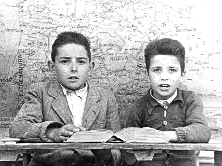 Retrato escolar. JosÃ© y hermano. Bello.