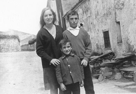 Retrato junto a la fuente. CastejÃ³n de Tornos.
