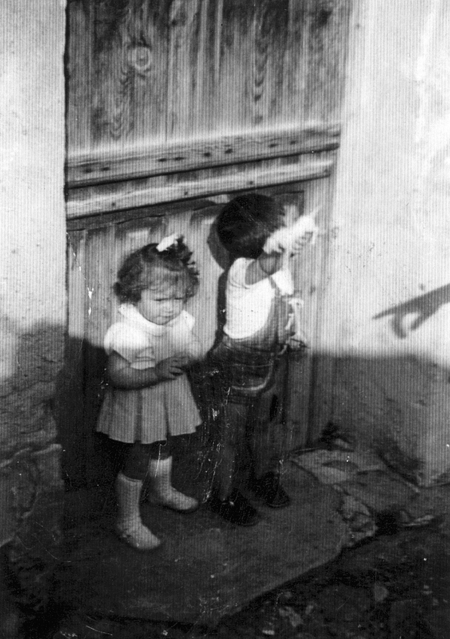 Retrato de dos niÃ±os. CastejÃ³n de Tornos.