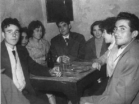 Grupo de amigos en el bar. Morata de Jiloca.
