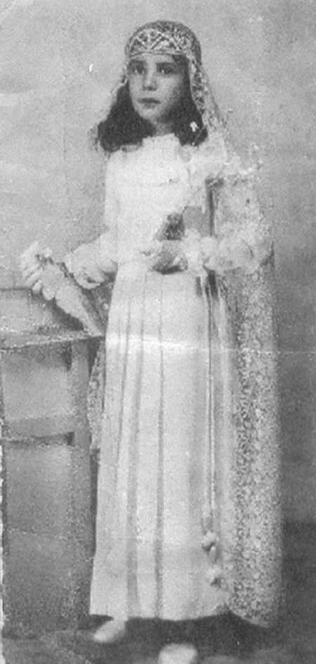 NiÃ±a de primera comuniÃ³n en Morata de Jiloca.