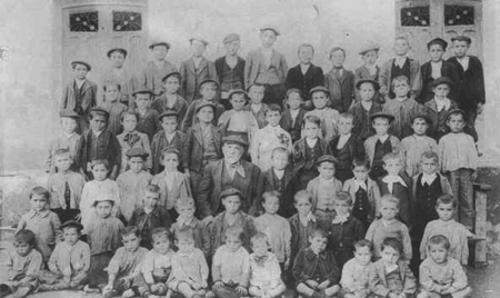 Grupo escolar de niÃ±os. Morata de Jiloca.