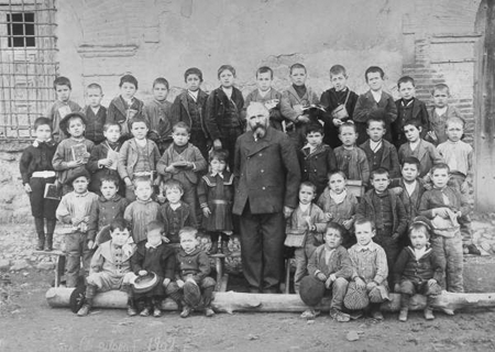 Grupo escolar de niÃ±os. Morata de Jiloca.