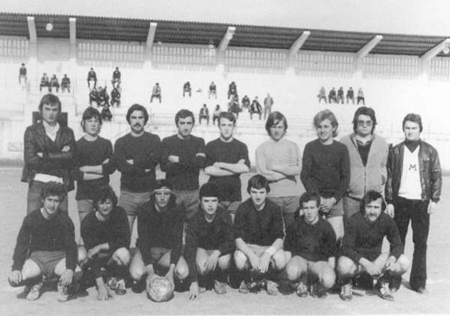 Equipo de fÃºtbol en el campo. Morata de Jiloca.
