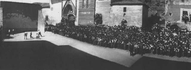Jugando a la pelota en Maluenda, 1900