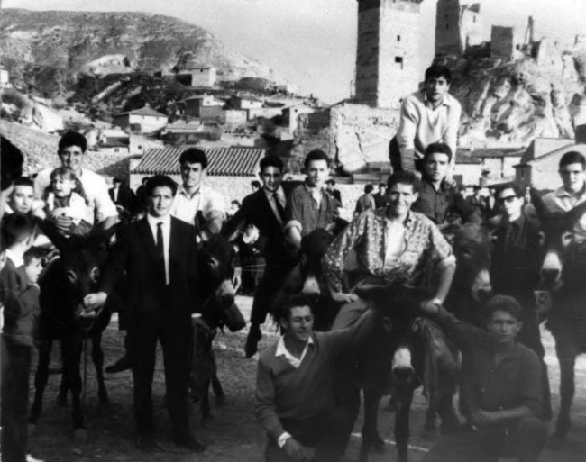 Carrera de burros en Maluenda.