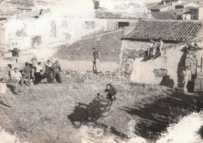 Mozos en las vaquillas