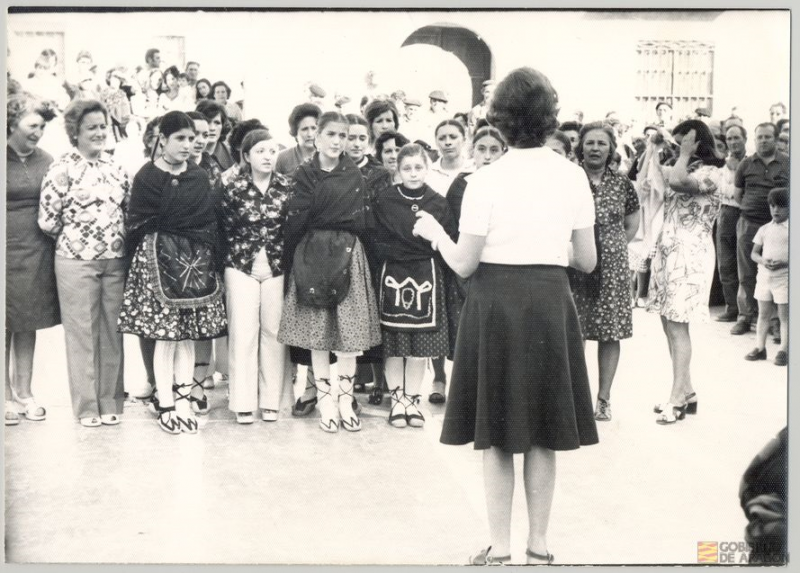 Coro de cantos en la plaza