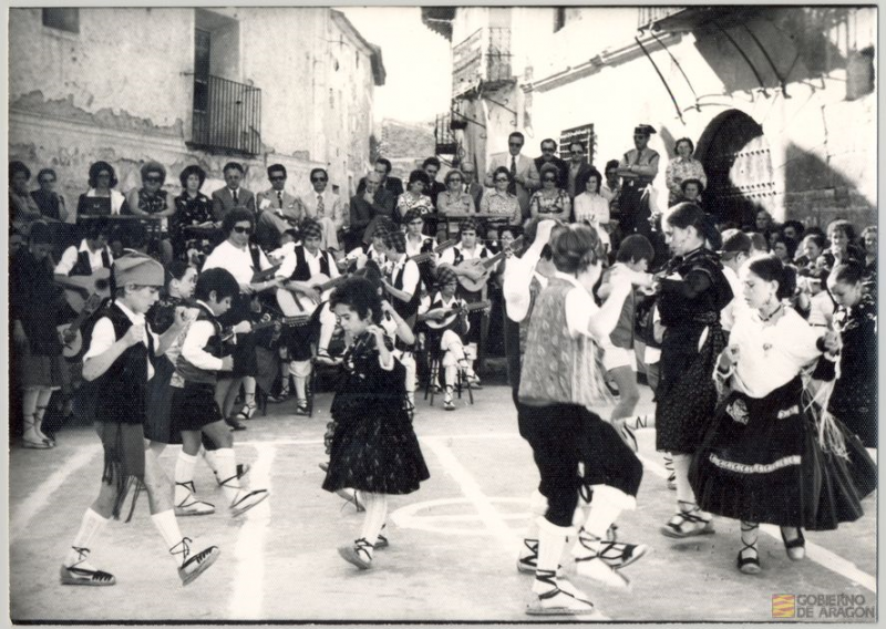 Danzas regionales en al plaza Mayor