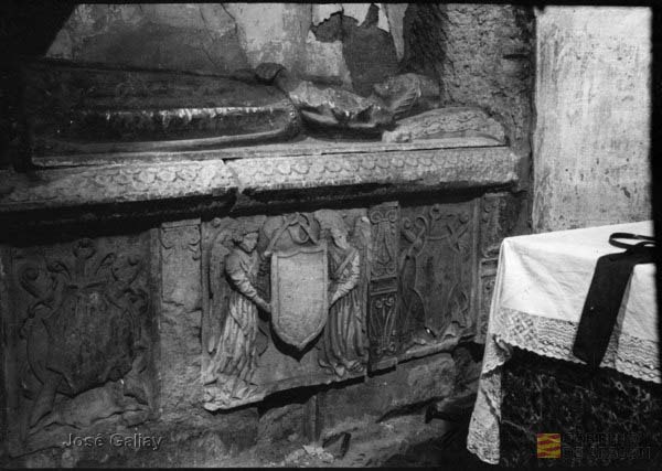 SarcoÌfago de Juan Ruiz SeneÌs. Capilla del Patrocinio. Colegiata.