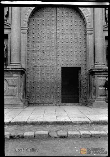 Colegiata. Puerta principal