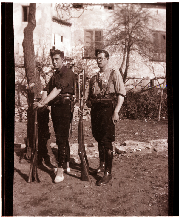 Soldados posando en lugar desconocido