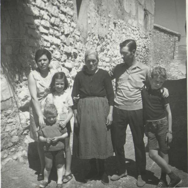 Foto grupal en una calle