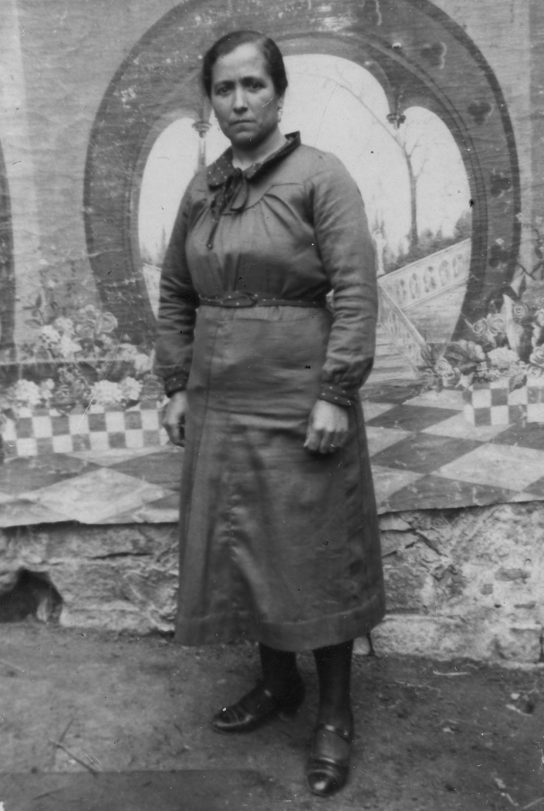 Retrato con mural. BaÃ±Ã³n.