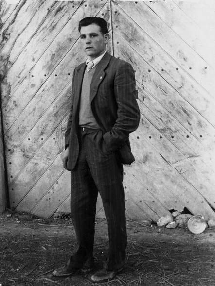 Retrato en la puerta de casa. BaÃ±Ã³n.