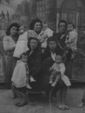 NiÃ±os y madres. BaÃ±Ã³n.