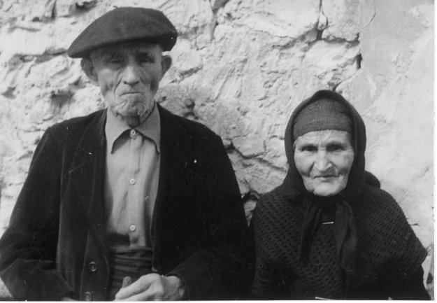 Retrato de abuelos. BaÃ±Ã³n.