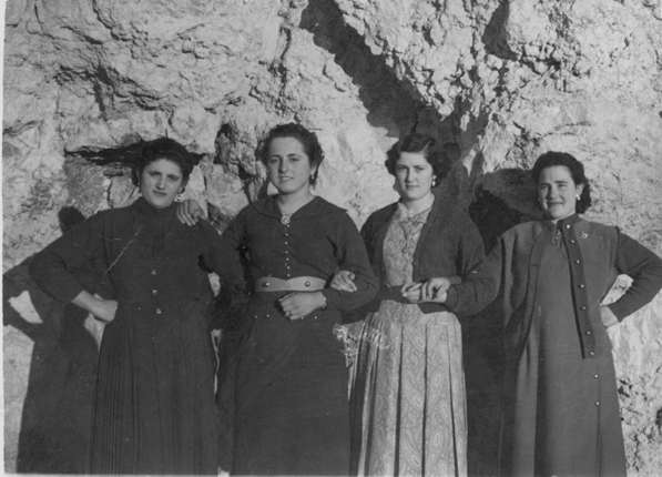 Mujeres en la peÃ±a. BaÃ±Ã³n.