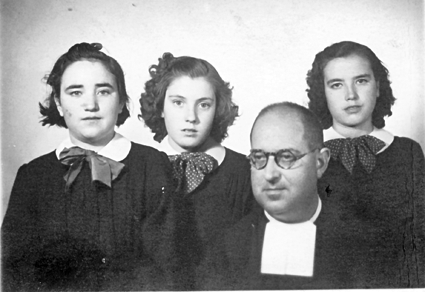 Fraile y estudiantes en Barcelona. BaÃ±Ã³n