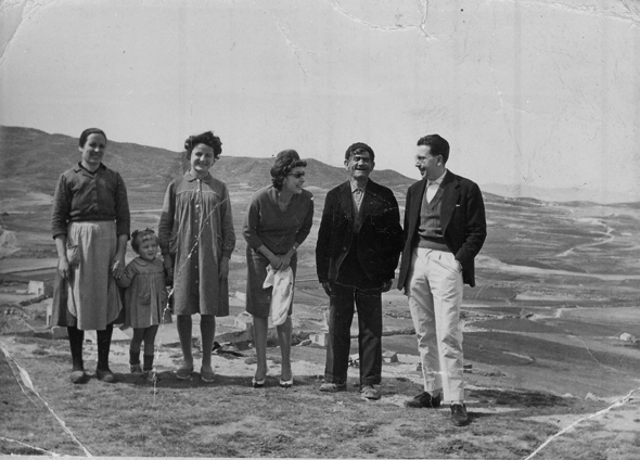 Grupo en lo alto del pueblo. BaÃ±Ã³n.