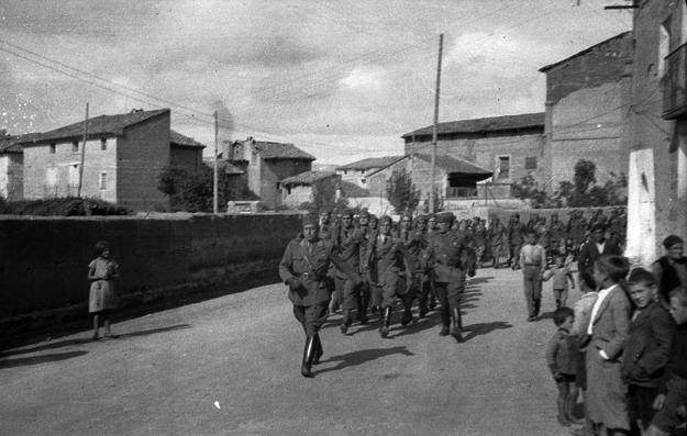 Desfile de las tropas italianas en BÃ¡guena