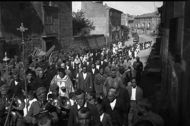 ProcesiÃ³n con la imagen de San RamÃ³n durante la Guerra Civil