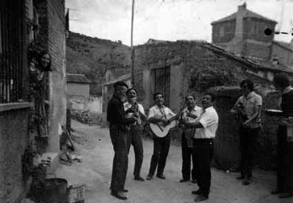 Rondalla callejeando. BÃ¡guena.
