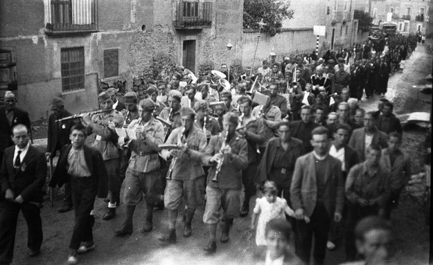 ProcesiÃ³n en BÃ¡guena acompaÃ±ada de la Banda de MÃºsica italiana