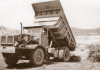CamiÃ³n descargando. Aprox. 1962. Ojos Negros.
