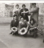 Grupo de jÃ³venes con roscones. Torralba de los Sisones.