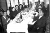 Invitados comiendo en la boda de EncarnaciÃ³n Navarro. AÃ±o 1953. Cella.