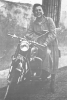 Nicolasa Ruber junto a una motocicleta. Villarreal de Huerva.